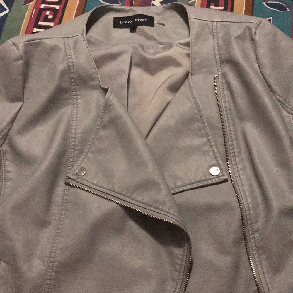 A gray side zipper jacket.